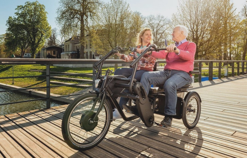 Vrijwilliger voor wandelen of tochtje op de duofiets in Holten